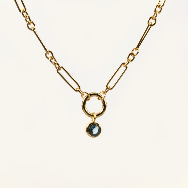 Zestaw srebrny pozłacany naszyjnik z ogniw i zawieszka z niebieskim oczkiem.