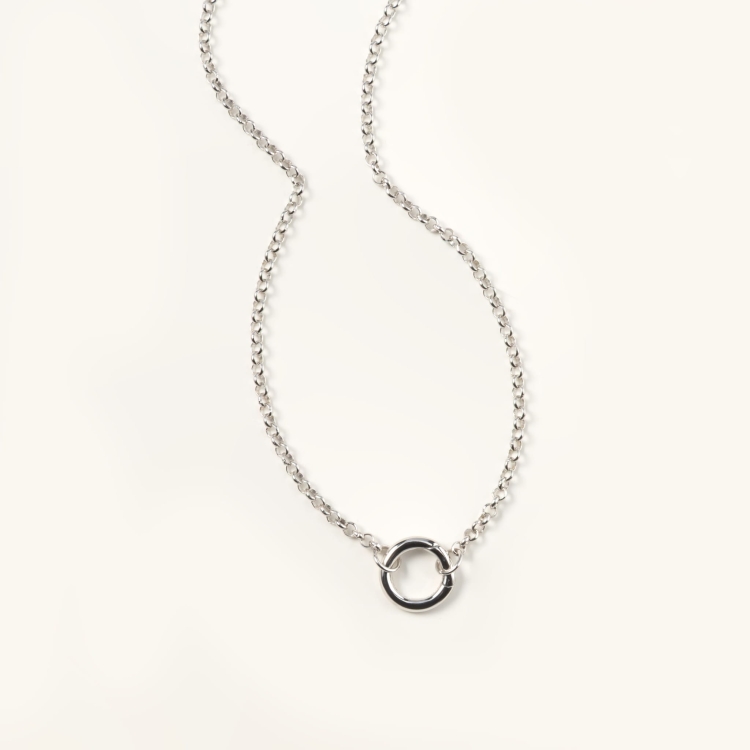 Naszyjnik srebrny z kółeczkiem na zawieszki.