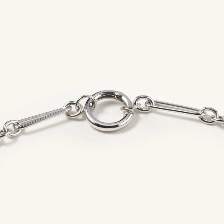 Naszyjnik srebrny z kółeczkiem na zawieszki.