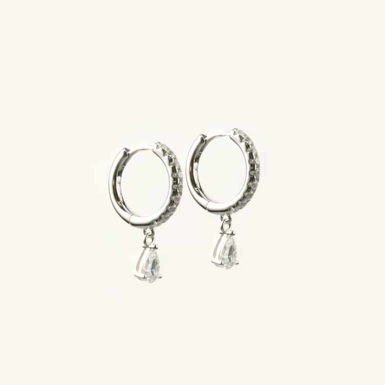 Kolczyki srebrne kółka z cyrkoniami.