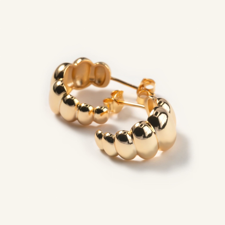 Kolczyki rogaliki srebrne pozłacane półkola wypukłe.