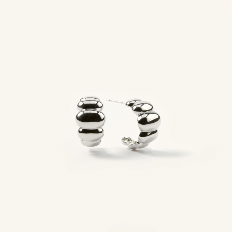 Kolczyki rogaliki srebrne półkola wypukłe.