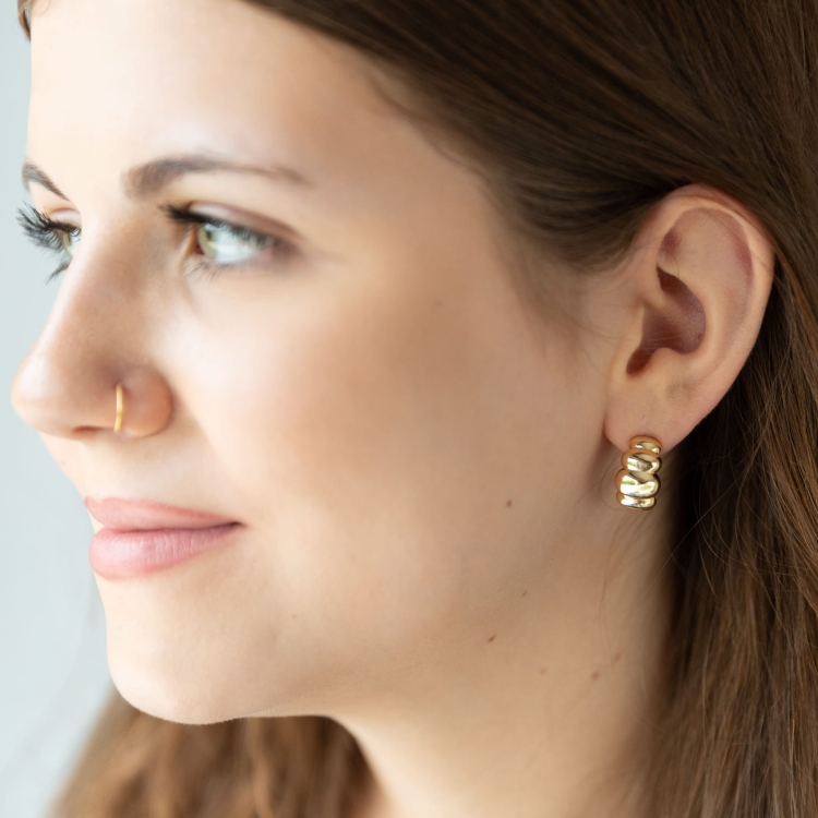 Kolczyki rogaliki srebrne pozłacane półkola wypukłe.