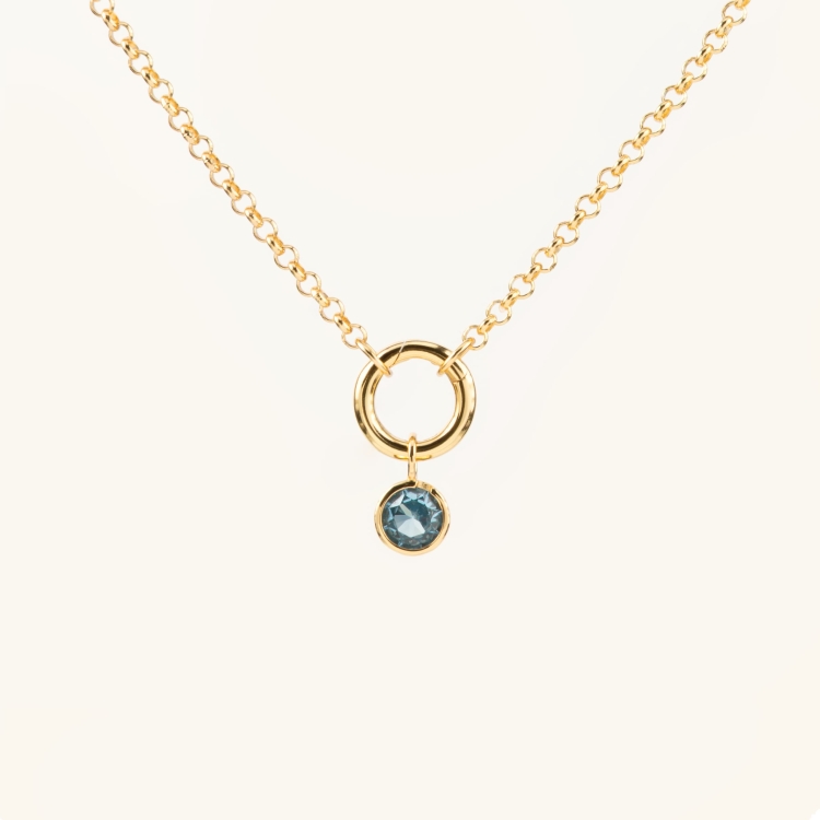 Zestaw srebrny pozłacany naszyjnik z kółeczkiem i zawieszka  niebieskim oczkiem.
