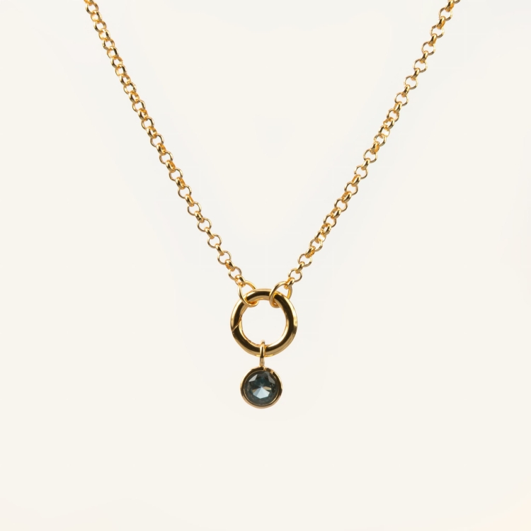 Zestaw srebrny pozłacany naszyjnik z kółeczkiem i zawieszka  niebieskim oczkiem.